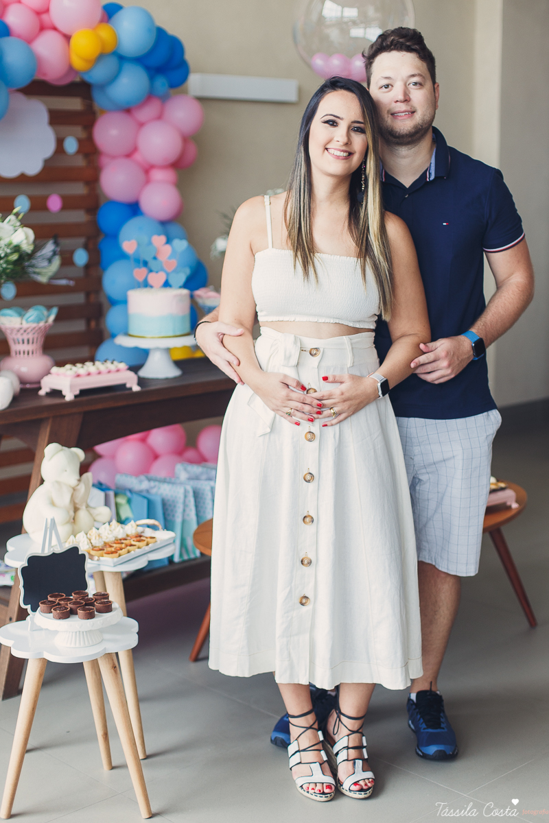 o que fazer para revelar o sexo do bebê, dicas para saber o sexo do bebê, médicos grávidos, fotos lindas de chá revelação, momento muito especial no chá revelação, mundo rosa, mãe de menina, descobrindo o sexo do bebê com a família, tássila costa es