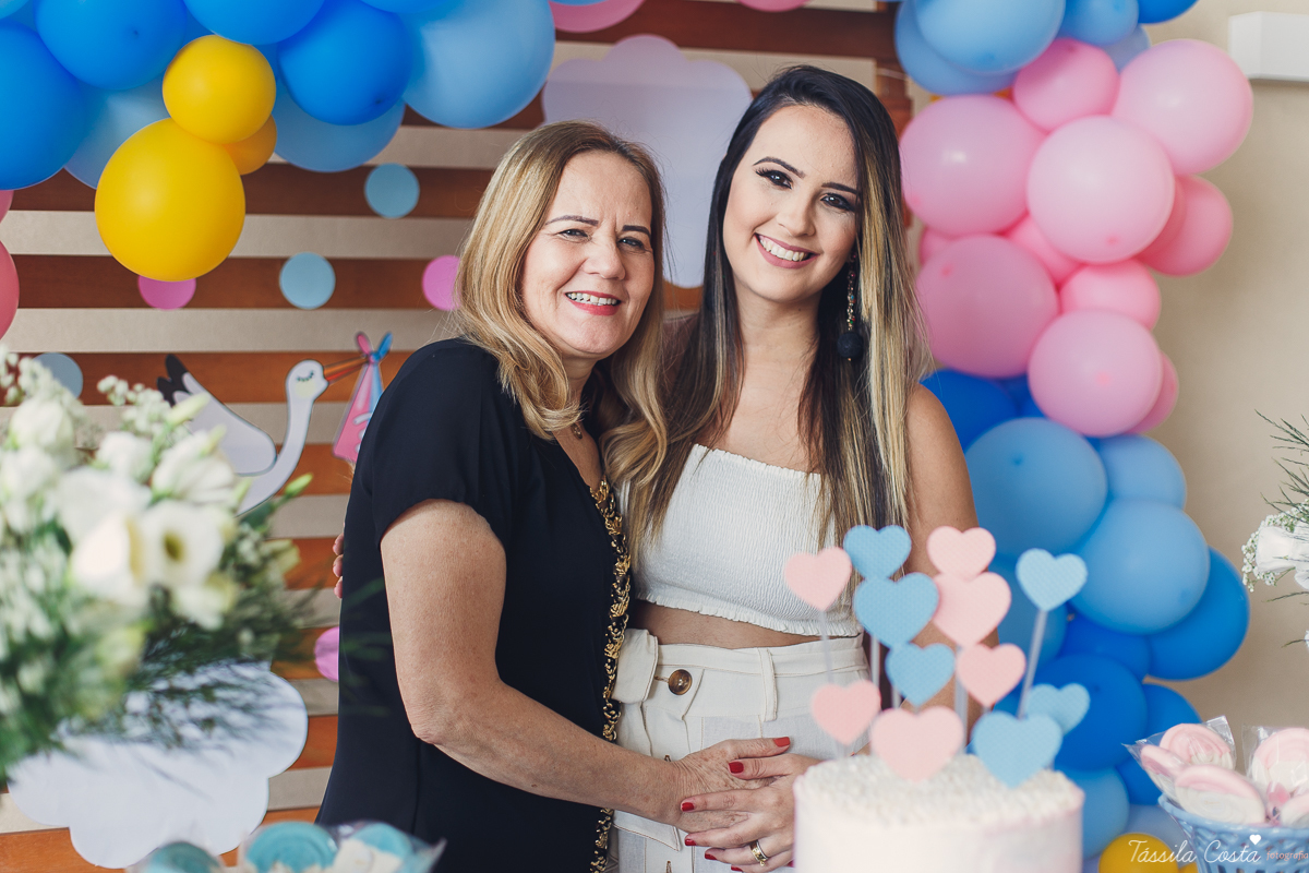 o que fazer para revelar o sexo do bebê, dicas para saber o sexo do bebê, médicos grávidos, fotos lindas de chá revelação, momento muito especial no chá revelação, mundo rosa, mãe de menina, descobrindo o sexo do bebê com a família, tássila costa es