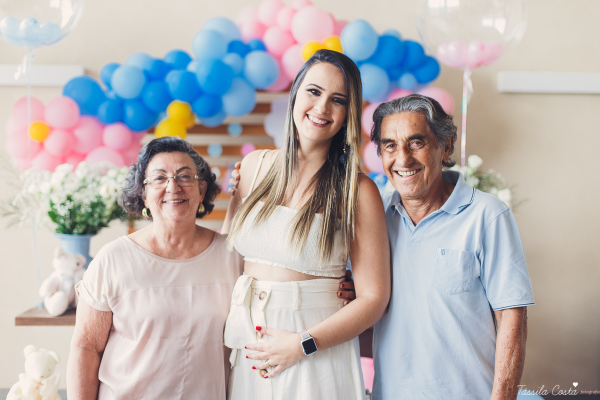 o que fazer para revelar o sexo do bebê, dicas para saber o sexo do bebê, médicos grávidos, fotos lindas de chá revelação, momento muito especial no chá revelação, mundo rosa, mãe de menina, descobrindo o sexo do bebê com a família, tássila costa es
