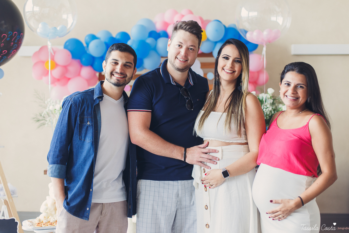 o que fazer para revelar o sexo do bebê, dicas para saber o sexo do bebê, médicos grávidos, fotos lindas de chá revelação, momento muito especial no chá revelação, mundo rosa, mãe de menina, descobrindo o sexo do bebê com a família, tássila costa es