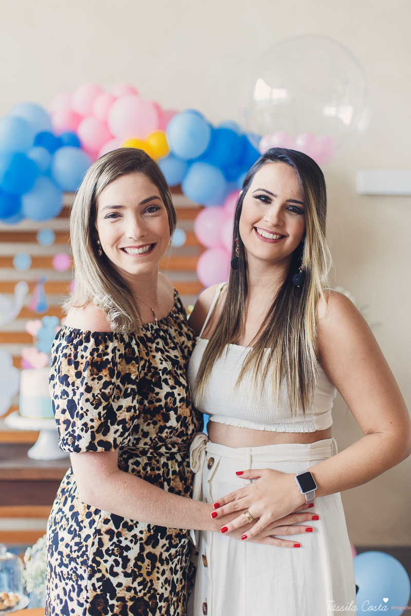 o que fazer para revelar o sexo do bebê, dicas para saber o sexo do bebê, médicos grávidos, fotos lindas de chá revelação, momento muito especial no chá revelação, mundo rosa, mãe de menina, descobrindo o sexo do bebê com a família, tássila costa es