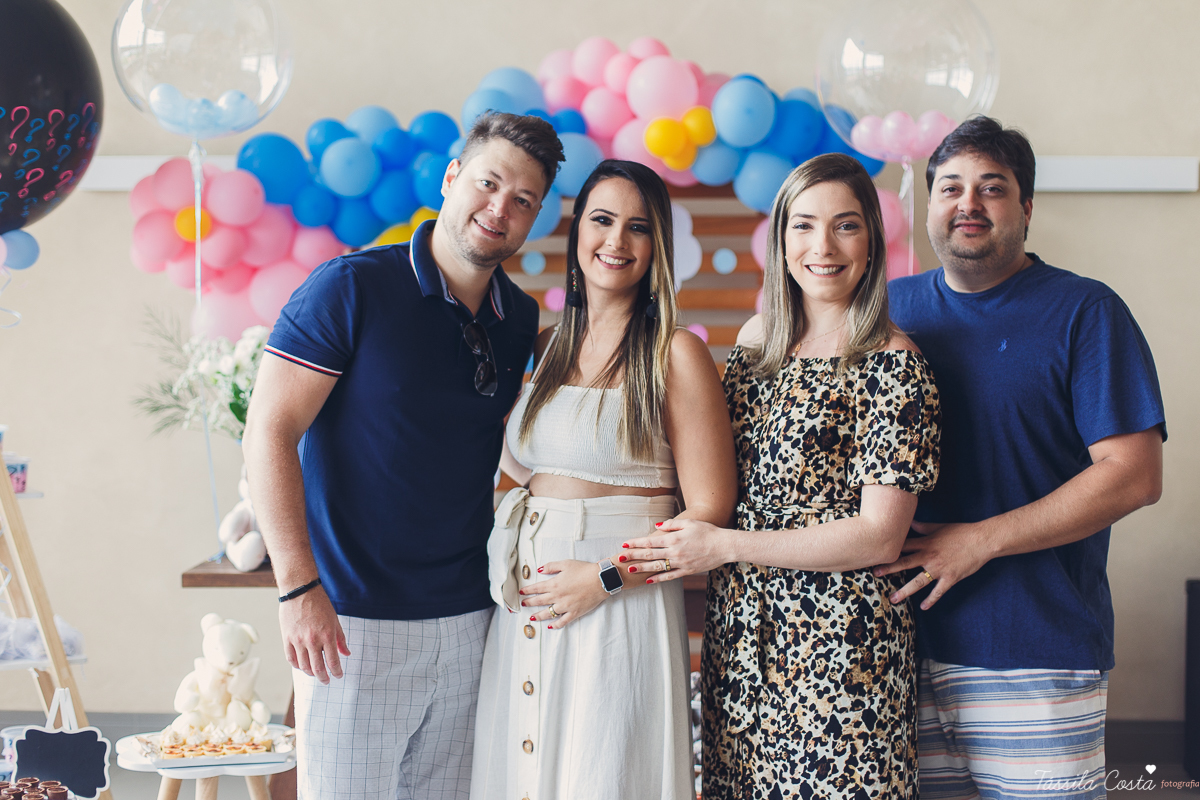 o que fazer para revelar o sexo do bebê, dicas para saber o sexo do bebê, médicos grávidos, fotos lindas de chá revelação, momento muito especial no chá revelação, mundo rosa, mãe de menina, descobrindo o sexo do bebê com a família, tássila costa es