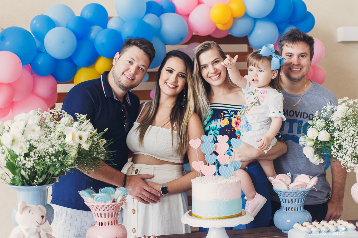 o que fazer para revelar o sexo do bebê, dicas para saber o sexo do bebê, médicos grávidos, fotos lindas de chá revelação, momento muito especial no chá revelação, mundo rosa, mãe de menina, descobrindo o sexo do bebê com a família, tássila costa es