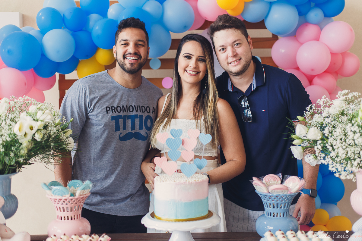 o que fazer para revelar o sexo do bebê, dicas para saber o sexo do bebê, médicos grávidos, fotos lindas de chá revelação, momento muito especial no chá revelação, mundo rosa, mãe de menina, descobrindo o sexo do bebê com a família, tássila costa es