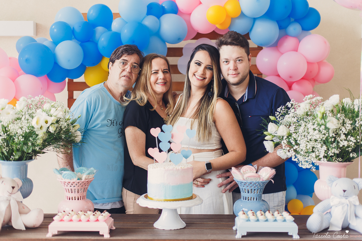 o que fazer para revelar o sexo do bebê, dicas para saber o sexo do bebê, médicos grávidos, fotos lindas de chá revelação, momento muito especial no chá revelação, mundo rosa, mãe de menina, descobrindo o sexo do bebê com a família, tássila costa es