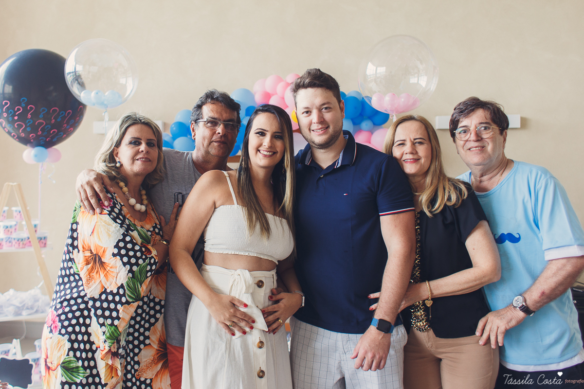 o que fazer para revelar o sexo do bebê, dicas para saber o sexo do bebê, médicos grávidos, fotos lindas de chá revelação, momento muito especial no chá revelação, mundo rosa, mãe de menina, descobrindo o sexo do bebê com a família, tássila costa es