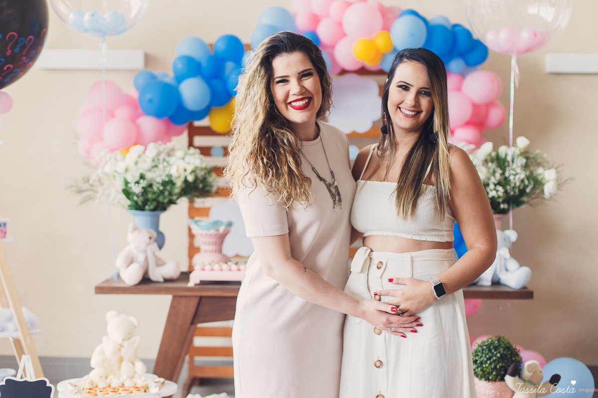 o que fazer para revelar o sexo do bebê, dicas para saber o sexo do bebê, médicos grávidos, fotos lindas de chá revelação, momento muito especial no chá revelação, mundo rosa, mãe de menina, descobrindo o sexo do bebê com a família, tássila costa es