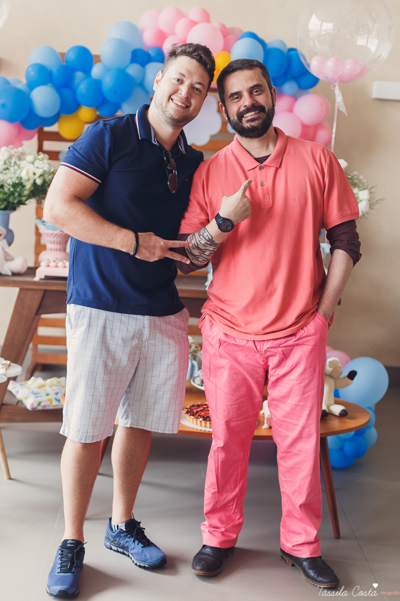 o que fazer para revelar o sexo do bebê, dicas para saber o sexo do bebê, médicos grávidos, fotos lindas de chá revelação, momento muito especial no chá revelação, mundo rosa, mãe de menina, descobrindo o sexo do bebê com a família, tássila costa es