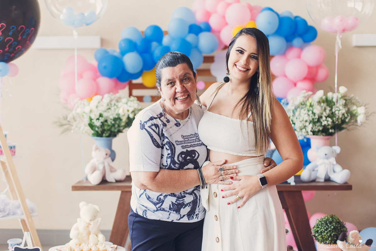 o que fazer para revelar o sexo do bebê, dicas para saber o sexo do bebê, médicos grávidos, fotos lindas de chá revelação, momento muito especial no chá revelação, mundo rosa, mãe de menina, descobrindo o sexo do bebê com a família, tássila costa es