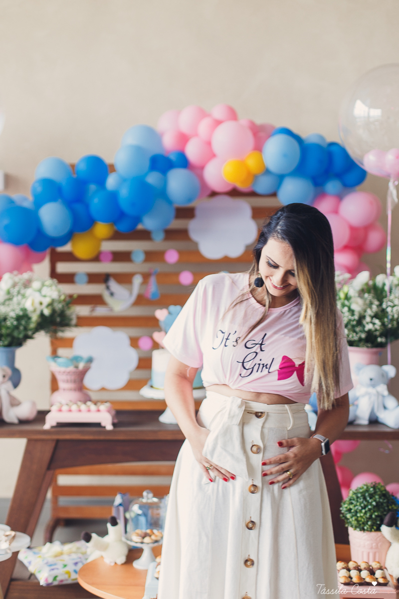 o que fazer para revelar o sexo do bebê, dicas para saber o sexo do bebê, médicos grávidos, fotos lindas de chá revelação, momento muito especial no chá revelação, mundo rosa, mãe de menina, descobrindo o sexo do bebê com a família, tássila costa es