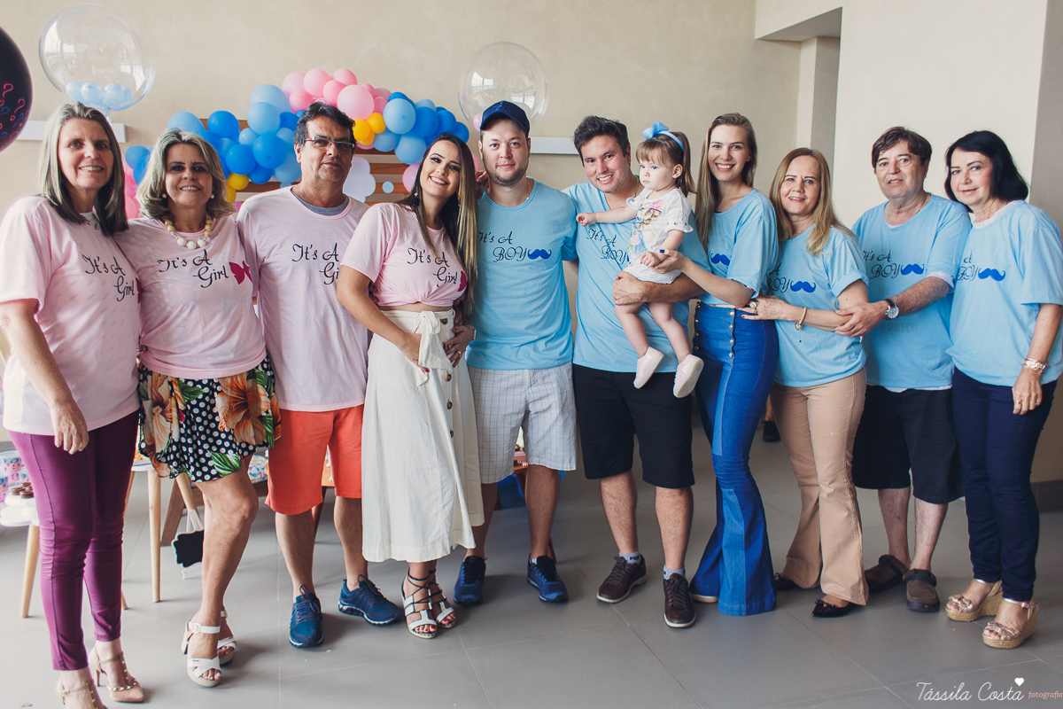 o que fazer para revelar o sexo do bebê, dicas para saber o sexo do bebê, médicos grávidos, fotos lindas de chá revelação, momento muito especial no chá revelação, mundo rosa, mãe de menina, descobrindo o sexo do bebê com a família, tássila costa es