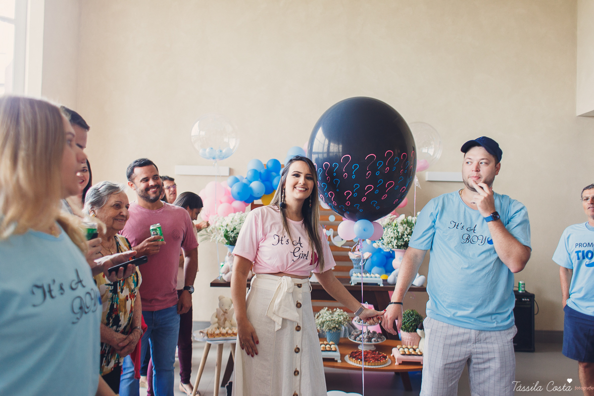 o que fazer para revelar o sexo do bebê, dicas para saber o sexo do bebê, médicos grávidos, fotos lindas de chá revelação, momento muito especial no chá revelação, mundo rosa, mãe de menina, descobrindo o sexo do bebê com a família, tássila costa eso que 