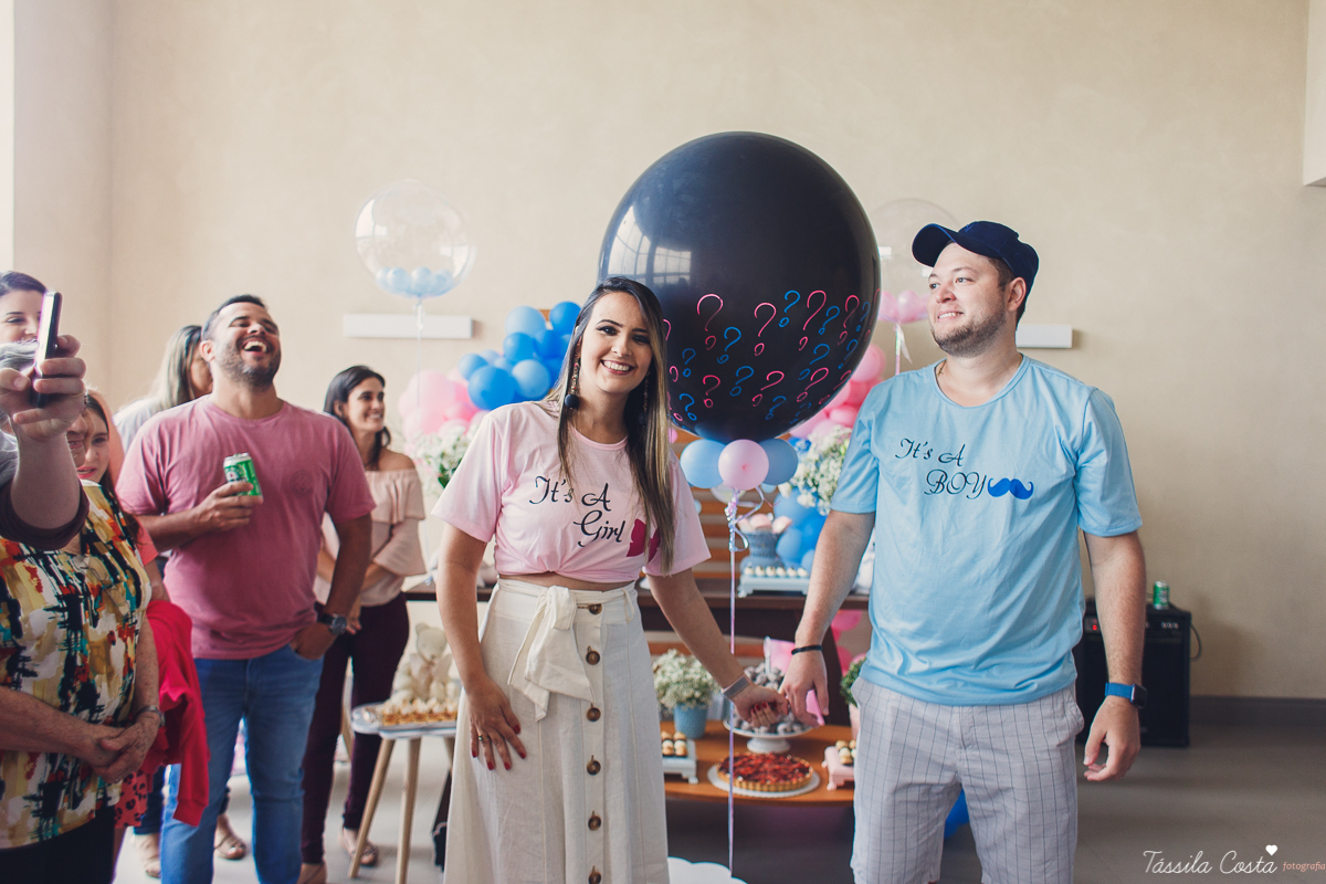 o que fazer para revelar o sexo do bebê, dicas para saber o sexo do bebê, médicos grávidos, fotos lindas de chá revelação, momento muito especial no chá revelação, mundo rosa, mãe de menina, descobrindo o sexo do bebê com a família, tássila costa es