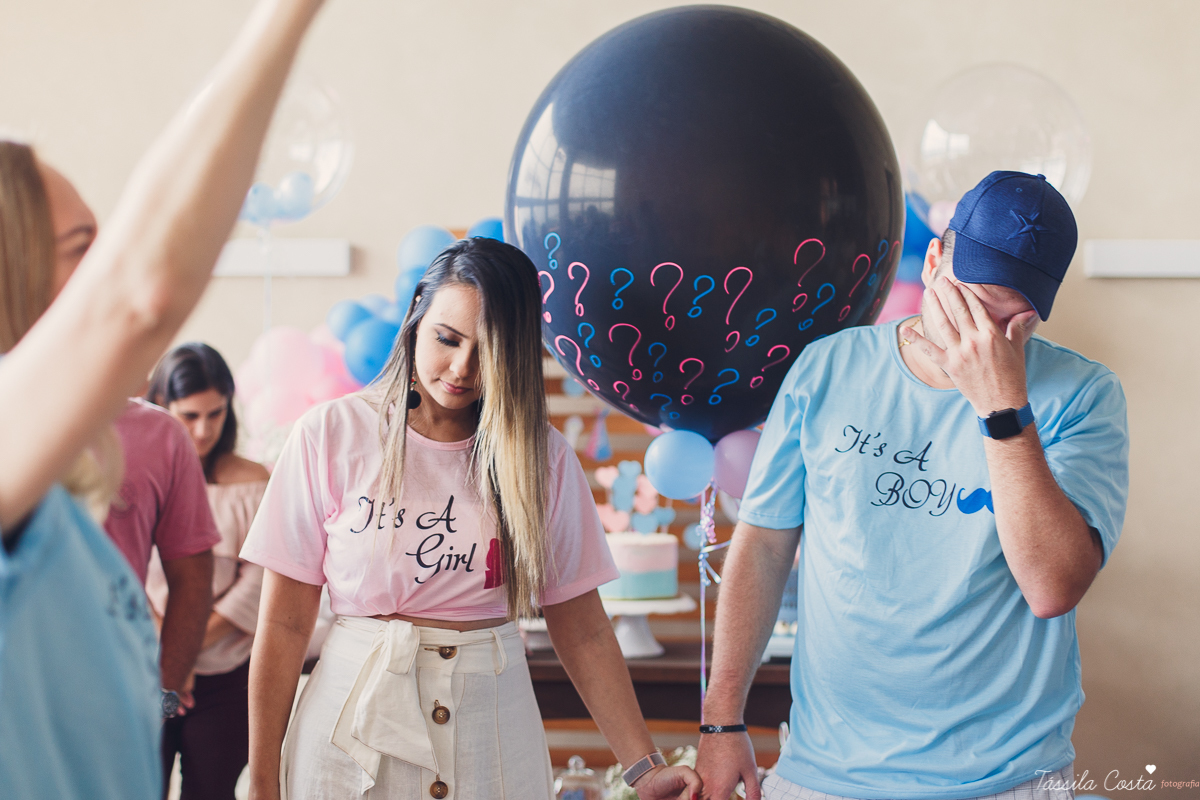 o que fazer para revelar o sexo do bebê, dicas para saber o sexo do bebê, médicos grávidos, fotos lindas de chá revelação, momento muito especial no chá revelação, mundo rosa, mãe de menina, descobrindo o sexo do bebê com a família, tássila costa es