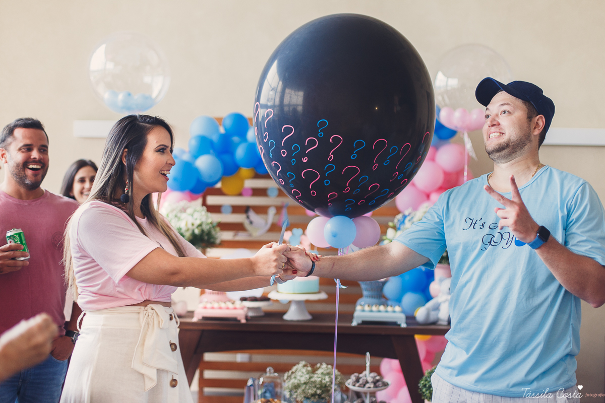 o que fazer para revelar o sexo do bebê, dicas para saber o sexo do bebê, médicos grávidos, fotos lindas de chá revelação, momento muito especial no chá revelação, mundo rosa, mãe de menina, descobrindo o sexo do bebê com a família, tássila costa es