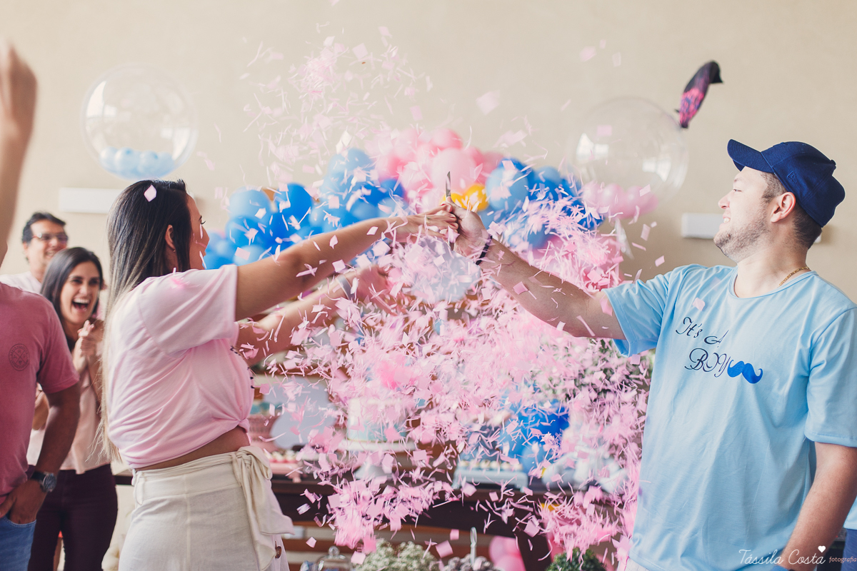 o que fazer para revelar o sexo do bebê, dicas para saber o sexo do bebê, médicos grávidos, fotos lindas de chá revelação, momento muito especial no chá revelação, mundo rosa, mãe de menina, descobrindo o sexo do bebê com a família, tássila costa es