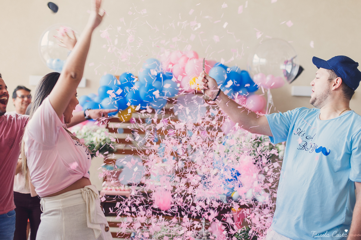 o que fazer para revelar o sexo do bebê, dicas para saber o sexo do bebê, médicos grávidos, fotos lindas de chá revelação, momento muito especial no chá revelação, mundo rosa, mãe de menina, descobrindo o sexo do bebê com a família, tássila costa es