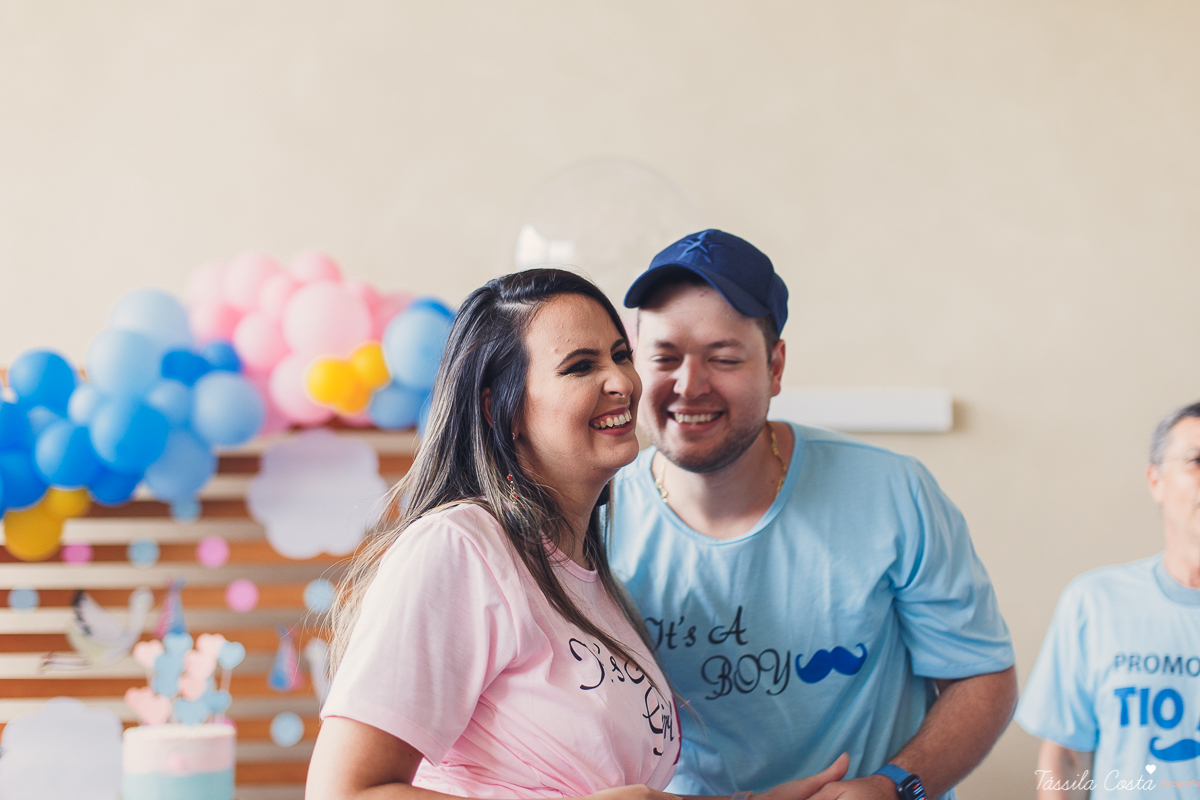 o que fazer para revelar o sexo do bebê, dicas para saber o sexo do bebê, médicos grávidos, fotos lindas de chá revelação, momento muito especial no chá revelação, mundo rosa, mãe de menina, descobrindo o sexo do bebê com a família, tássila costa es