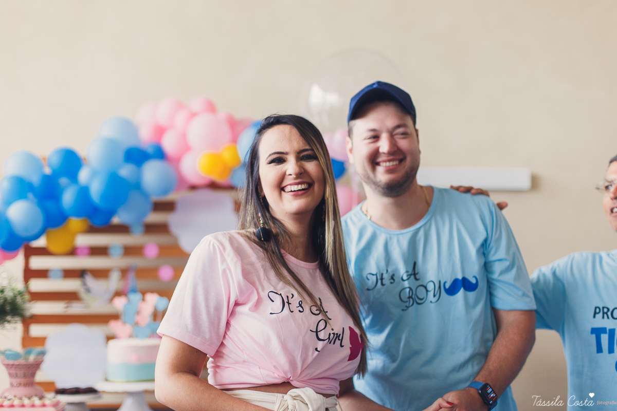 o que fazer para revelar o sexo do bebê, dicas para saber o sexo do bebê, médicos grávidos, fotos lindas de chá revelação, momento muito especial no chá revelação, mundo rosa, mãe de menina, descobrindo o sexo do bebê com a família, tássila costa es