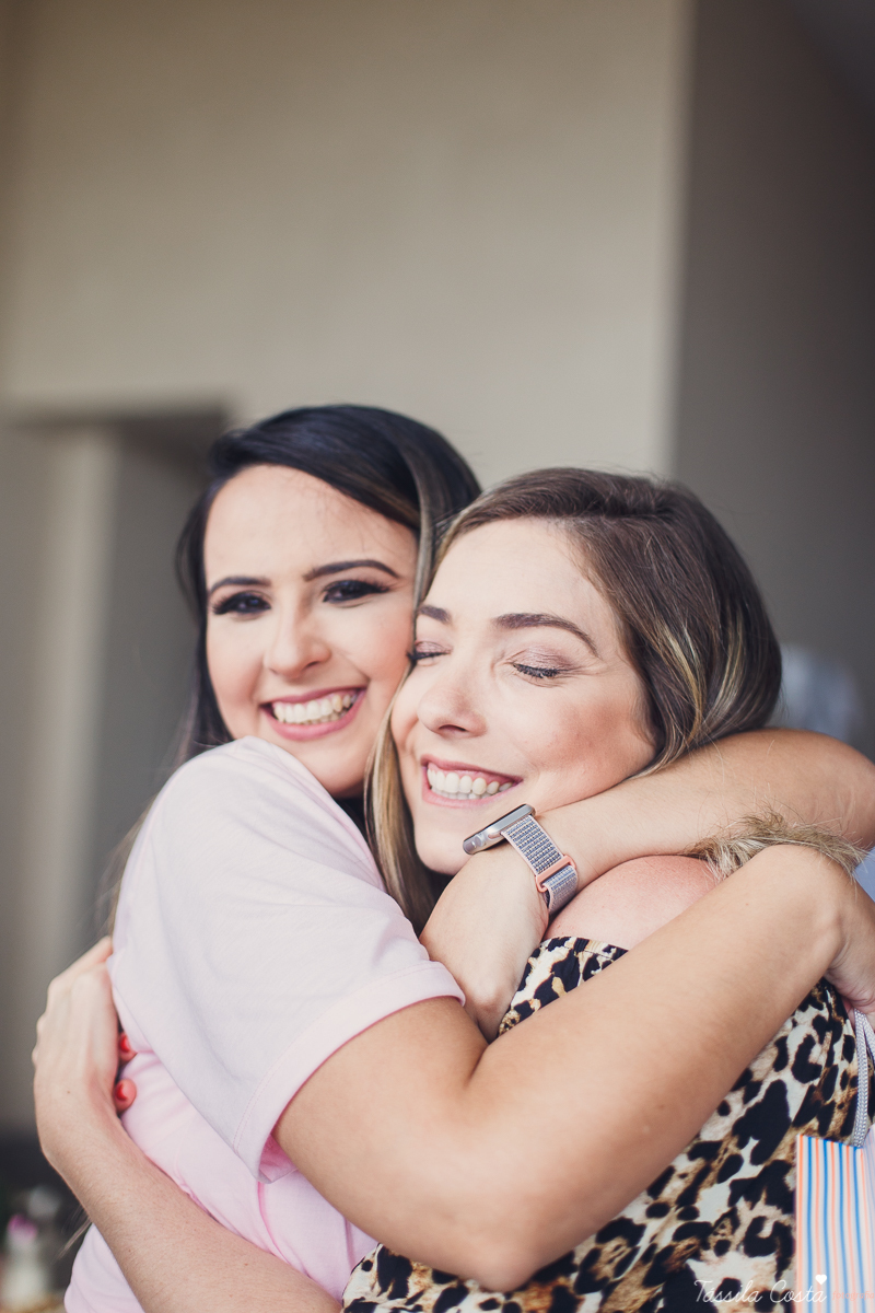 o que fazer para revelar o sexo do bebê, dicas para saber o sexo do bebê, médicos grávidos, fotos lindas de chá revelação, momento muito especial no chá revelação, mundo rosa, mãe de menina, descobrindo o sexo do bebê com a família, tássila costa es