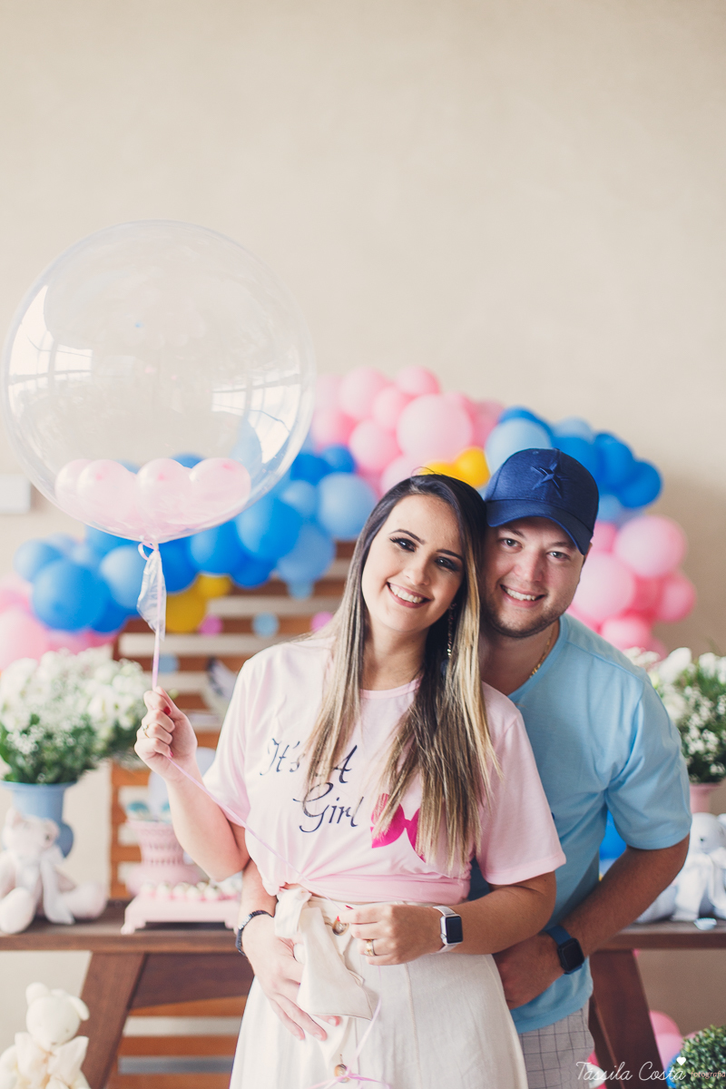 o que fazer para revelar o sexo do bebê, dicas para saber o sexo do bebê, médicos grávidos, fotos lindas de chá revelação, momento muito especial no chá revelação, mundo rosa, mãe de menina, descobrindo o sexo do bebê com a família, tássila costa es