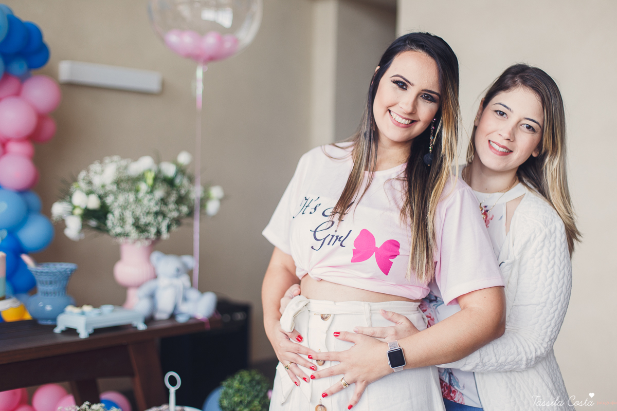 o que fazer para revelar o sexo do bebê, dicas para saber o sexo do bebê, médicos grávidos, fotos lindas de chá revelação, momento muito especial no chá revelação, mundo rosa, mãe de menina, descobrindo o sexo do bebê com a família, tássila costa es