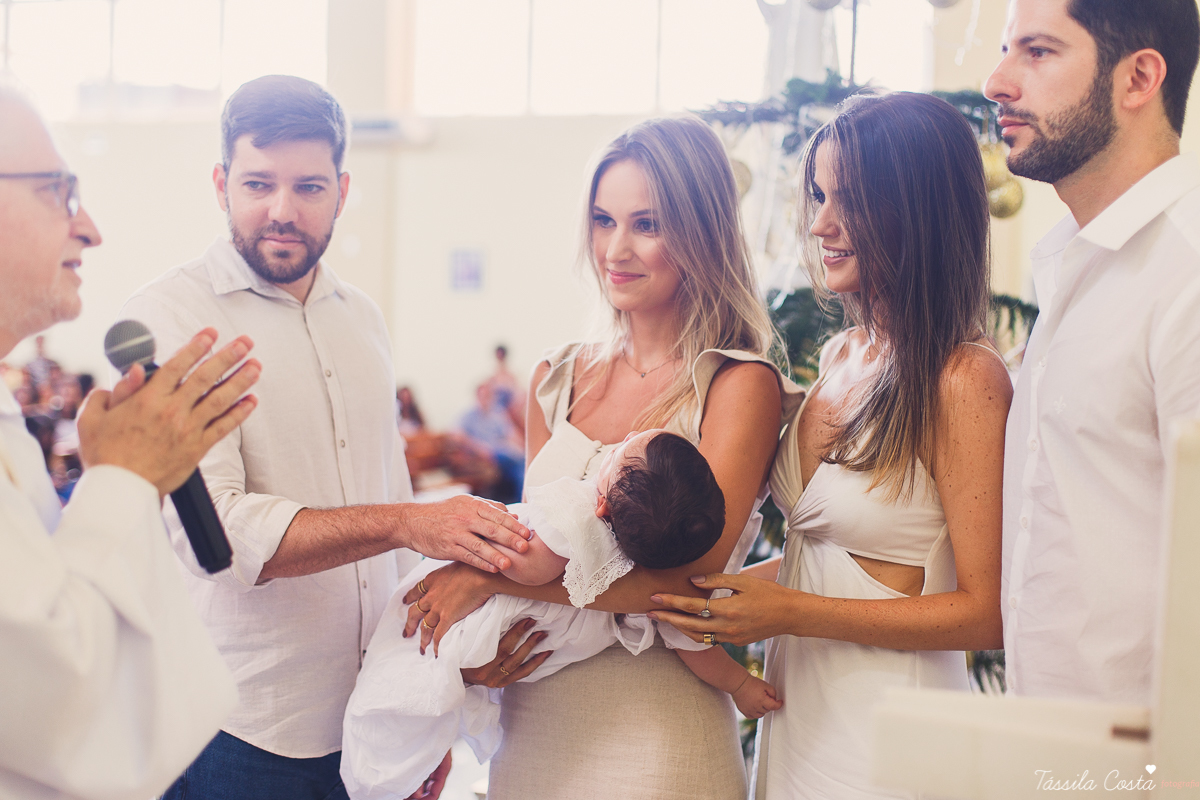 batizado da Mariah, feito na Igreja Santuário Nossa Senhora de Fátima, no Bairro de Fátima, em Serra - ES, fotografia de batizado em Vitória ES, almoço de batizado no Boulevard Lagoa na Serra, decoração linda de batizado, o que a madrinha veste no batizad