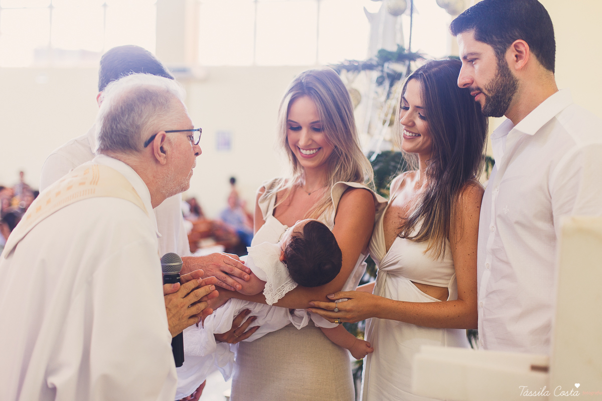 batizado da Mariah, feito na Igreja Santuário Nossa Senhora de Fátima, no Bairro de Fátima, em Serra - ES, fotografia de batizado em Vitória ES, almoço de batizado no Boulevard Lagoa na Serra, decoração linda de batizado, o que a madrinha veste no batizad