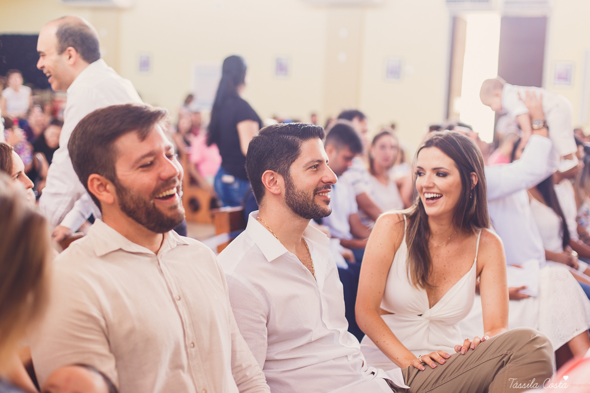 batizado da Mariah, feito na Igreja Santuário Nossa Senhora de Fátima, no Bairro de Fátima, em Serra - ES, fotografia de batizado em Vitória ES, almoço de batizado no Boulevard Lagoa na Serra, decoração linda de batizado, o que a madrinha veste no batizad