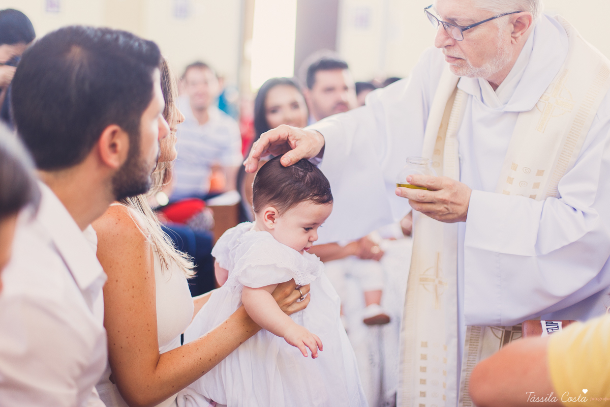 batizado da Mariah, feito na Igreja Santuário Nossa Senhora de Fátima, no Bairro de Fátima, em Serra - ES, fotografia de batizado em Vitória ES, almoço de batizado no Boulevard Lagoa na Serra, decoração linda de batizado, o que a madrinha veste no batizad