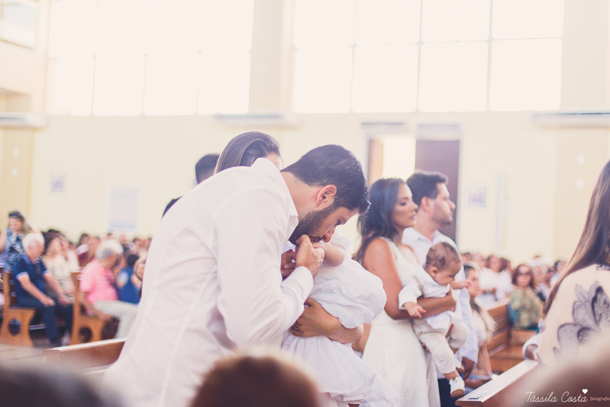 batizado da Mariah, feito na Igreja Santuário Nossa Senhora de Fátima, no Bairro de Fátima, em Serra - ES, fotografia de batizado em Vitória ES, almoço de batizado no Boulevard Lagoa na Serra, decoração linda de batizado, o que a madrinha veste no batizad
