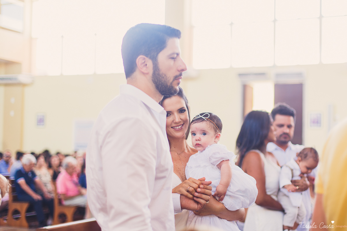 batizado da Mariah, feito na Igreja Santuário Nossa Senhora de Fátima, no Bairro de Fátima, em Serra - ES, fotografia de batizado em Vitória ES, almoço de batizado no Boulevard Lagoa na Serra, decoração linda de batizado, o que a madrinha veste no batizad