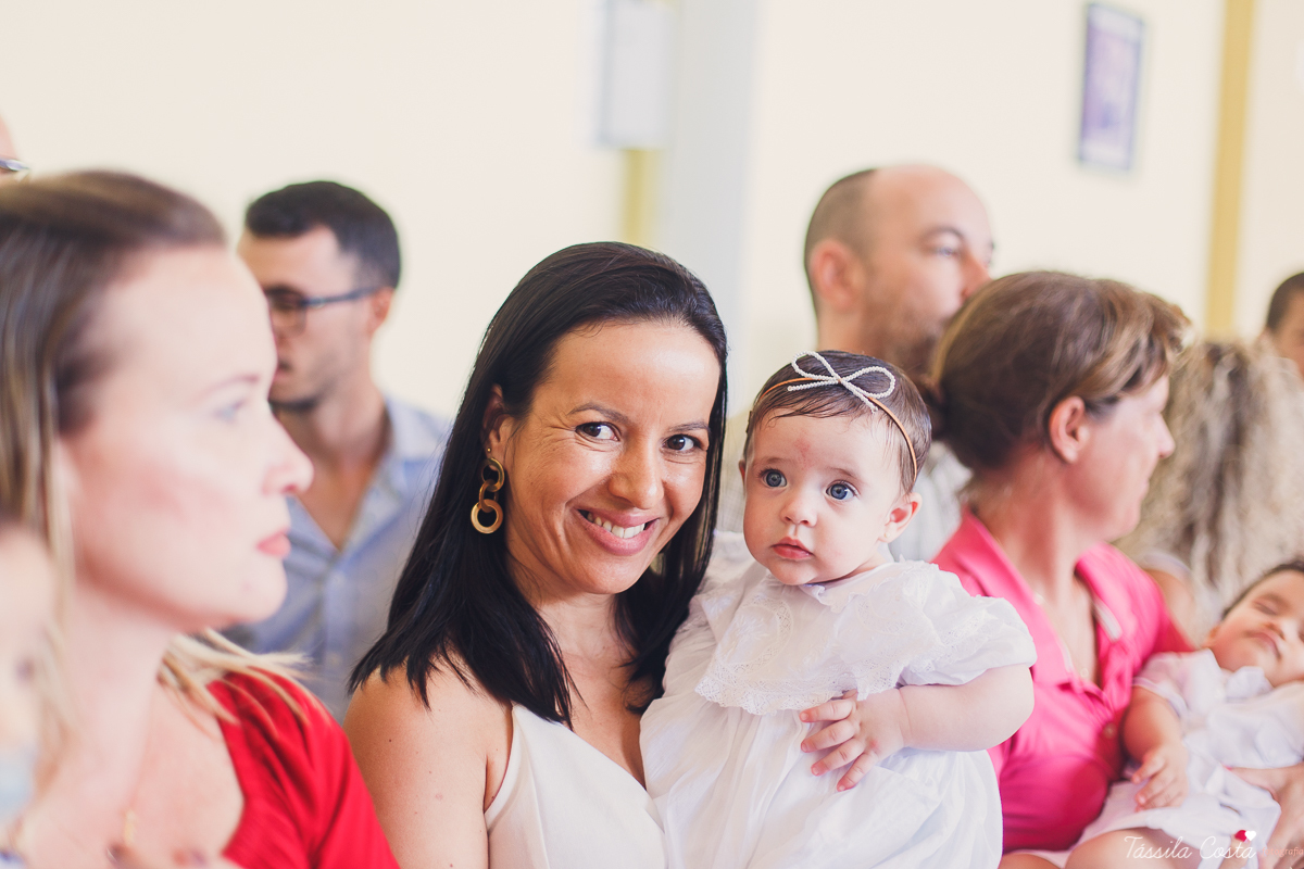 batizado da Mariah, feito na Igreja Santuário Nossa Senhora de Fátima, no Bairro de Fátima, em Serra - ES, fotografia de batizado em Vitória ES, almoço de batizado no Boulevard Lagoa na Serra, decoração linda de batizado, o que a madrinha veste no batizad