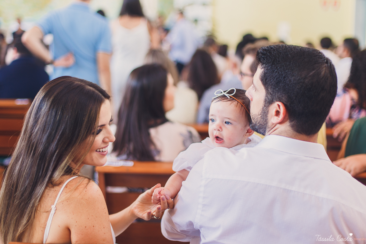 batizado da Mariah, feito na Igreja Santuário Nossa Senhora de Fátima, no Bairro de Fátima, em Serra - ES, fotografia de batizado em Vitória ES, almoço de batizado no Boulevard Lagoa na Serra, decoração linda de batizado, o que a madrinha veste no batizad