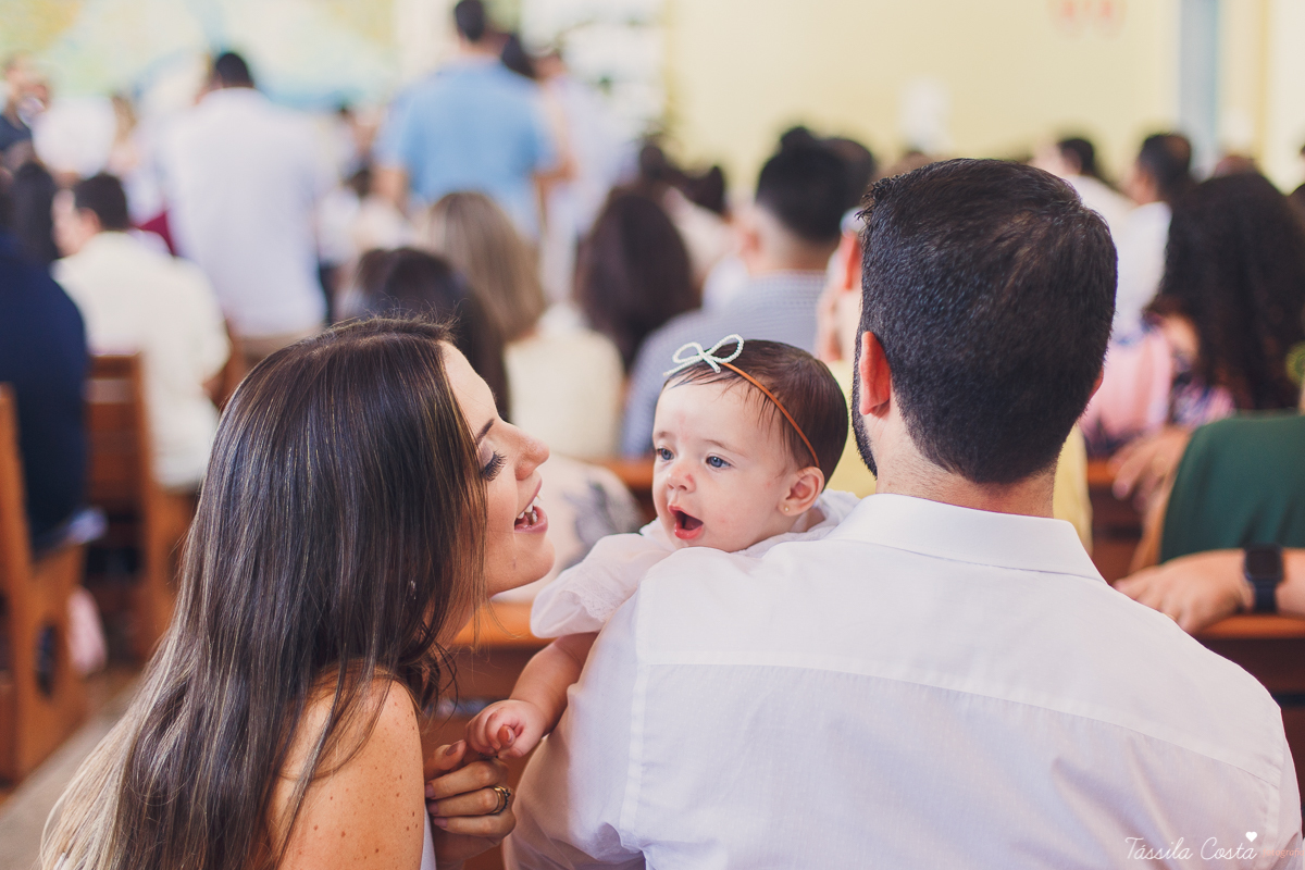 batizado da Mariah, feito na Igreja Santuário Nossa Senhora de Fátima, no Bairro de Fátima, em Serra - ES, fotografia de batizado em Vitória ES, almoço de batizado no Boulevard Lagoa na Serra, decoração linda de batizado, o que a madrinha veste no batizad