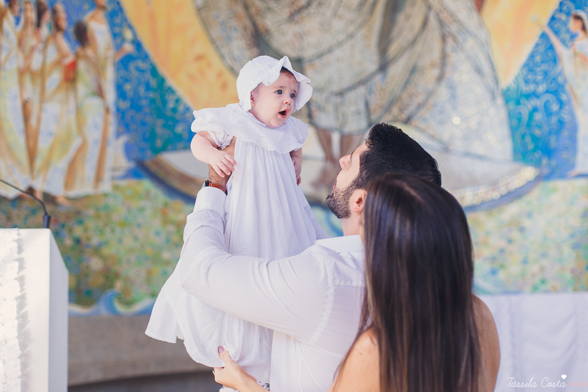 batizado da Mariah, feito na Igreja Santuário Nossa Senhora de Fátima, no Bairro de Fátima, em Serra - ES, fotografia de batizado em Vitória ES, almoço de batizado no Boulevard Lagoa na Serra, decoração linda de batizado, o que a madrinha veste no batizad