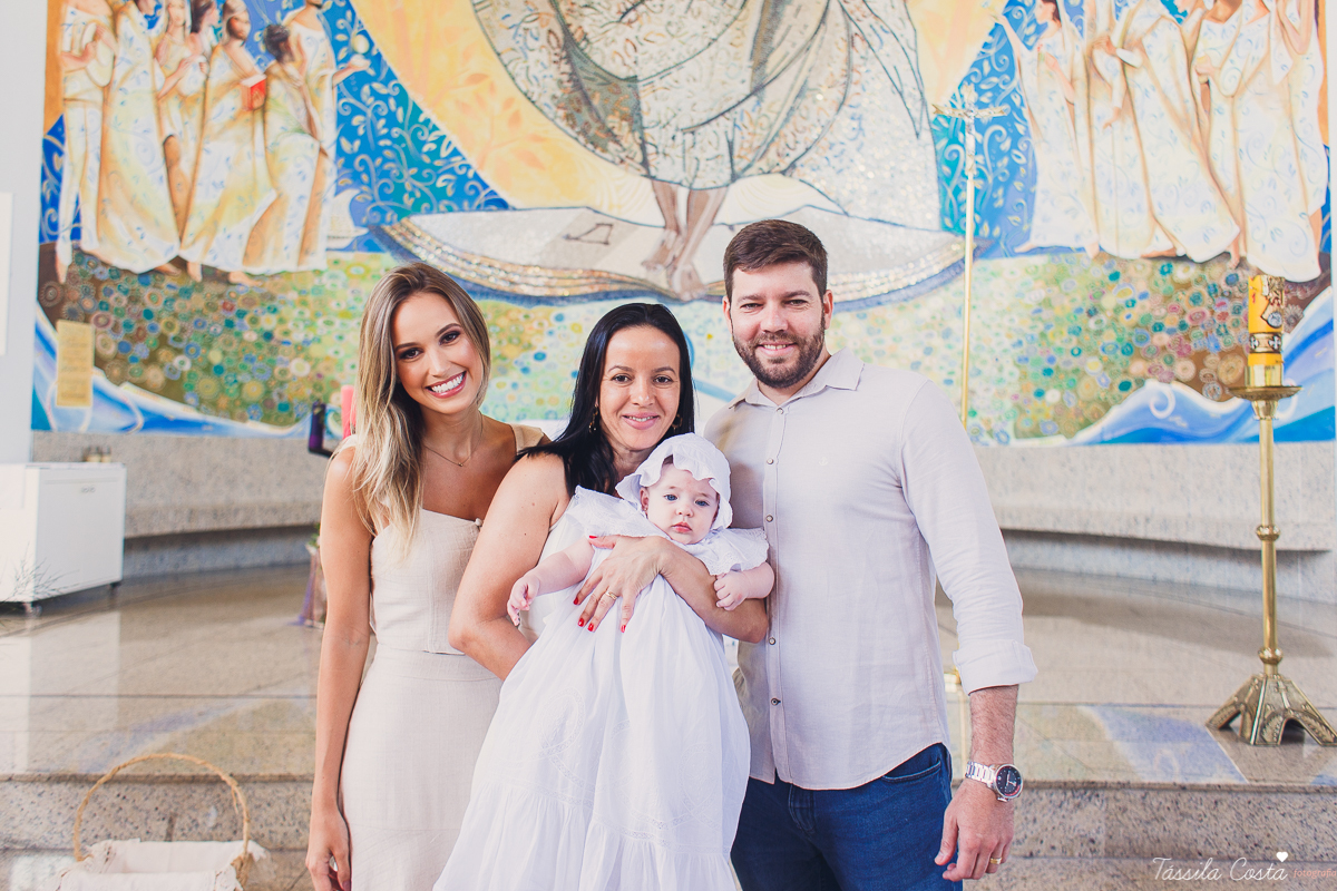 batizado da Mariah, feito na Igreja Santuário Nossa Senhora de Fátima, no Bairro de Fátima, em Serra - ES, fotografia de batizado em Vitória ES, almoço de batizado no Boulevard Lagoa na Serra, decoração linda de batizado, o que a madrinha veste no batizad