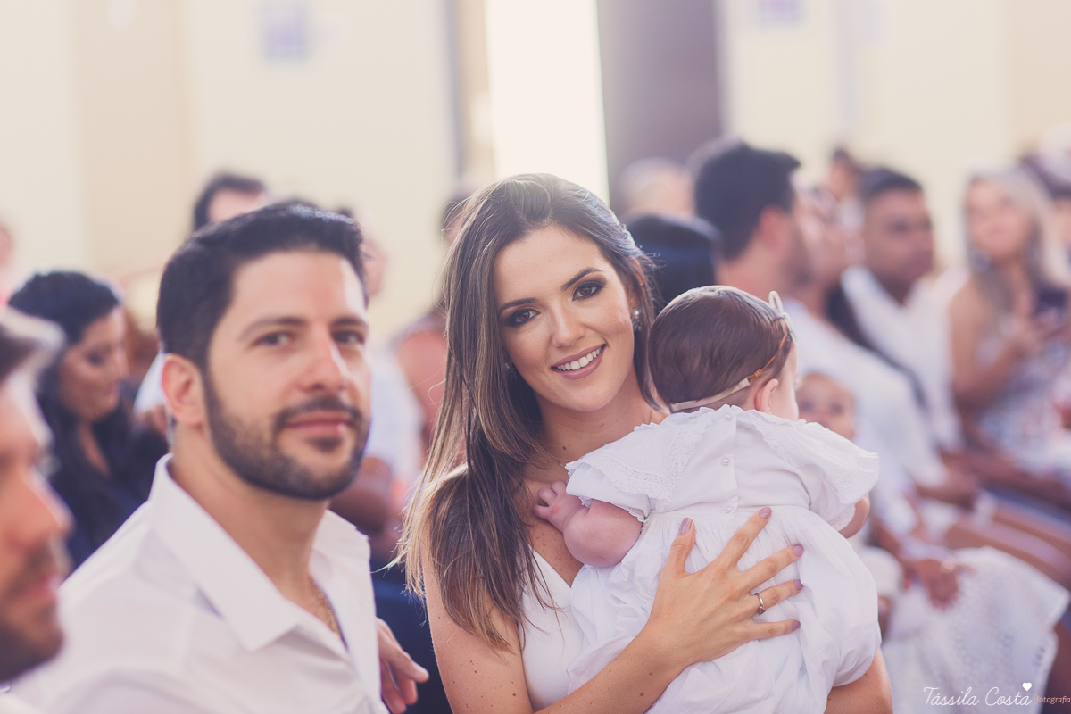 batizado da Mariah, feito na Igreja Santuário Nossa Senhora de Fátima, no Bairro de Fátima, em Serra - ES, fotografia de batizado em Vitória ES, almoço de batizado no Boulevard Lagoa na Serra, decoração linda de batizado, o que a madrinha veste no batizad