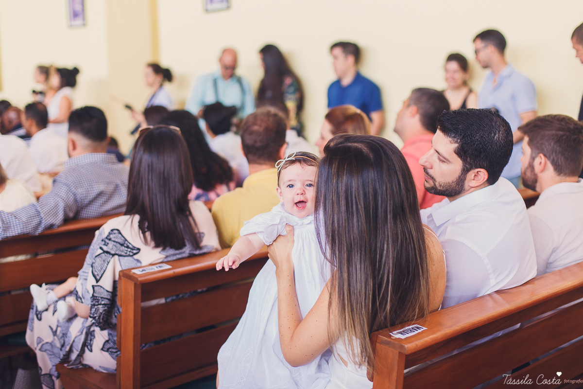 batizado da Mariah, feito na Igreja Santuário Nossa Senhora de Fátima, no Bairro de Fátima, em Serra - ES, fotografia de batizado em Vitória ES, almoço de batizado no Boulevard Lagoa na Serra, decoração linda de batizado, o que a madrinha veste no batizad