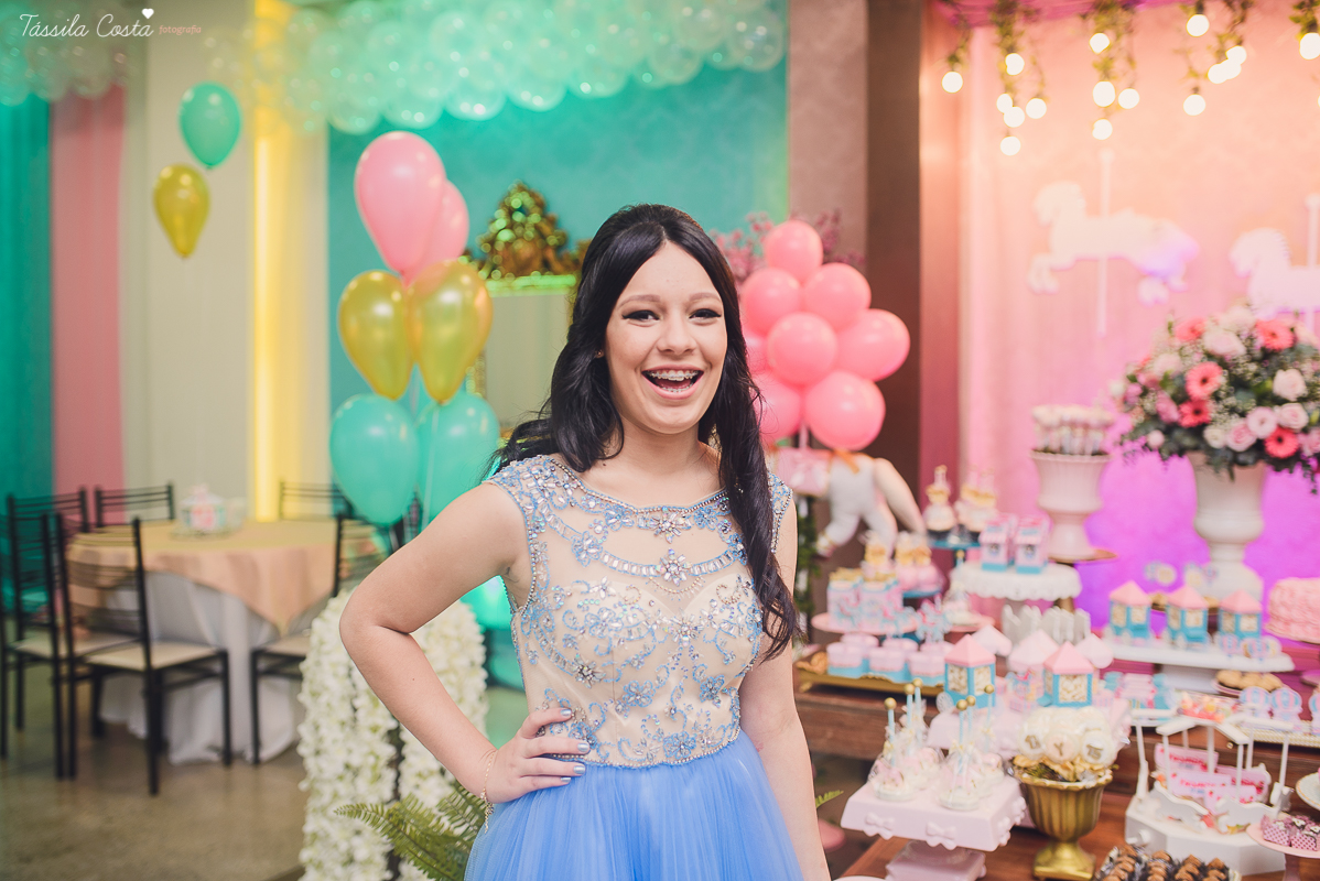 festa dos sonhos da Yasmin, aniversário de 15 anos, festa de princesa, tema carrossel, debutante Yasmin, festa em vitória es, no cerimonial o mais legal, decoração linda de 15 anos, festa maravilhosa, festa rosa e azul, 15 anos