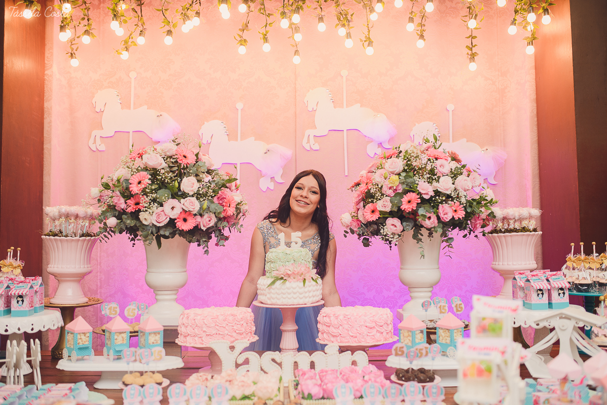 festa dos sonhos da Yasmin, aniversário de 15 anos, festa de princesa, tema carrossel, debutante Yasmin, festa em vitória es, no cerimonial o mais legal, decoração linda de 15 anos, festa maravilhosa, festa rosa e azul, 15 anos