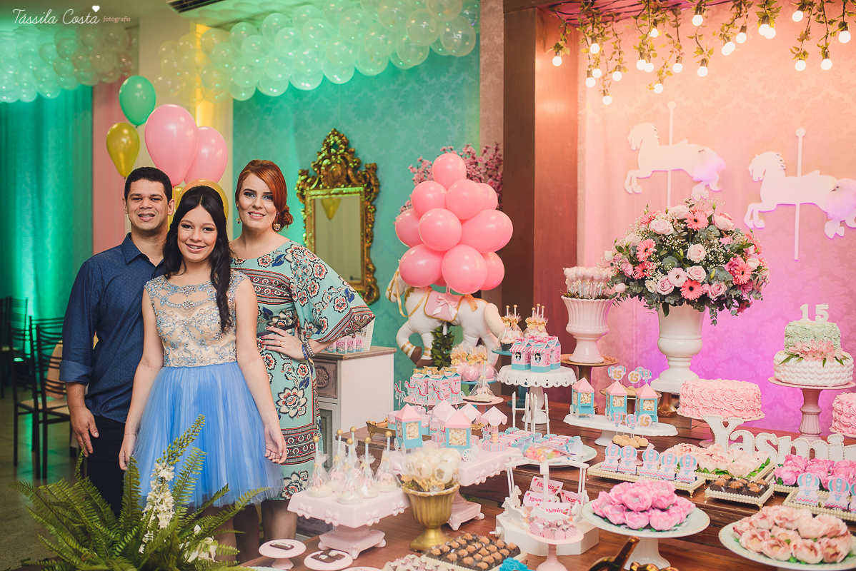 festa dos sonhos da Yasmin, aniversário de 15 anos, festa de princesa, tema carrossel, debutante Yasmin, festa em vitória es, no cerimonial o mais legal, decoração linda de 15 anos, festa maravilhosa, festa rosa e azul, 15 anos