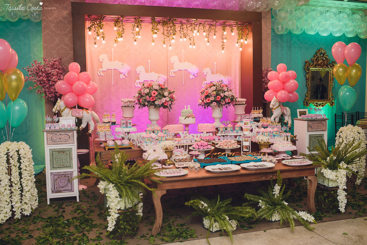 festa dos sonhos da Yasmin, aniversário de 15 anos, festa de princesa, tema carrossel, debutante Yasmin, festa em vitória es, no cerimonial o mais legal, decoração linda de 15 anos, festa maravilhosa, festa rosa e azul, 15 anos