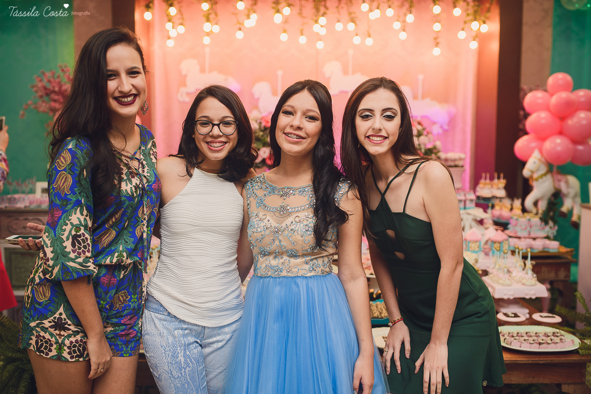 festa dos sonhos da Yasmin, aniversário de 15 anos, festa de princesa, tema carrossel, debutante Yasmin, festa em vitória es, no cerimonial o mais legal, decoração linda de 15 anos, festa maravilhosa, festa rosa e azul, 15 anos