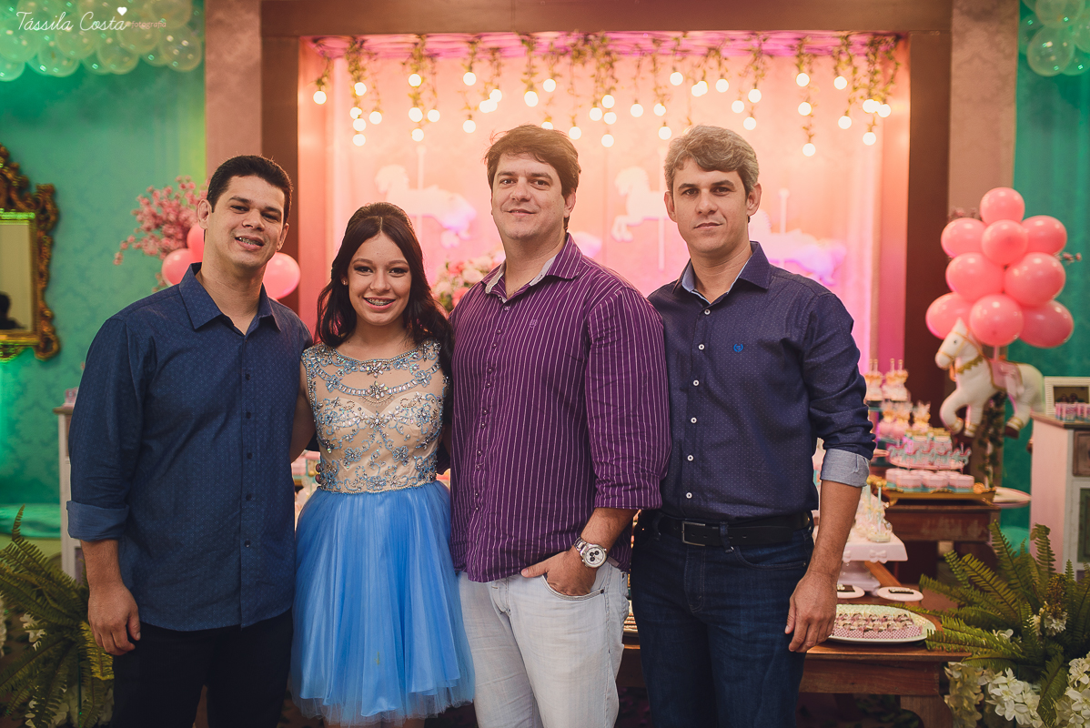 festa dos sonhos da Yasmin, aniversário de 15 anos, festa de princesa, tema carrossel, debutante Yasmin, festa em vitória es, no cerimonial o mais legal, decoração linda de 15 anos, festa maravilhosa, festa rosa e azul, 15 anos