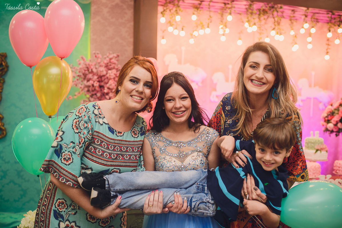 festa dos sonhos da Yasmin, aniversário de 15 anos, festa de princesa, tema carrossel, debutante Yasmin, festa em vitória es, no cerimonial o mais legal, decoração linda de 15 anos, festa maravilhosa, festa rosa e azul, 15 anos