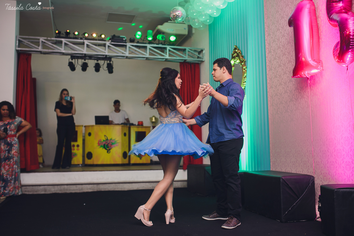 festa dos sonhos da Yasmin, aniversário de 15 anos, festa de princesa, tema carrossel, debutante Yasmin, festa em vitória es, no cerimonial o mais legal, decoração linda de 15 anos, festa maravilhosa, festa rosa e azul, 15 anos