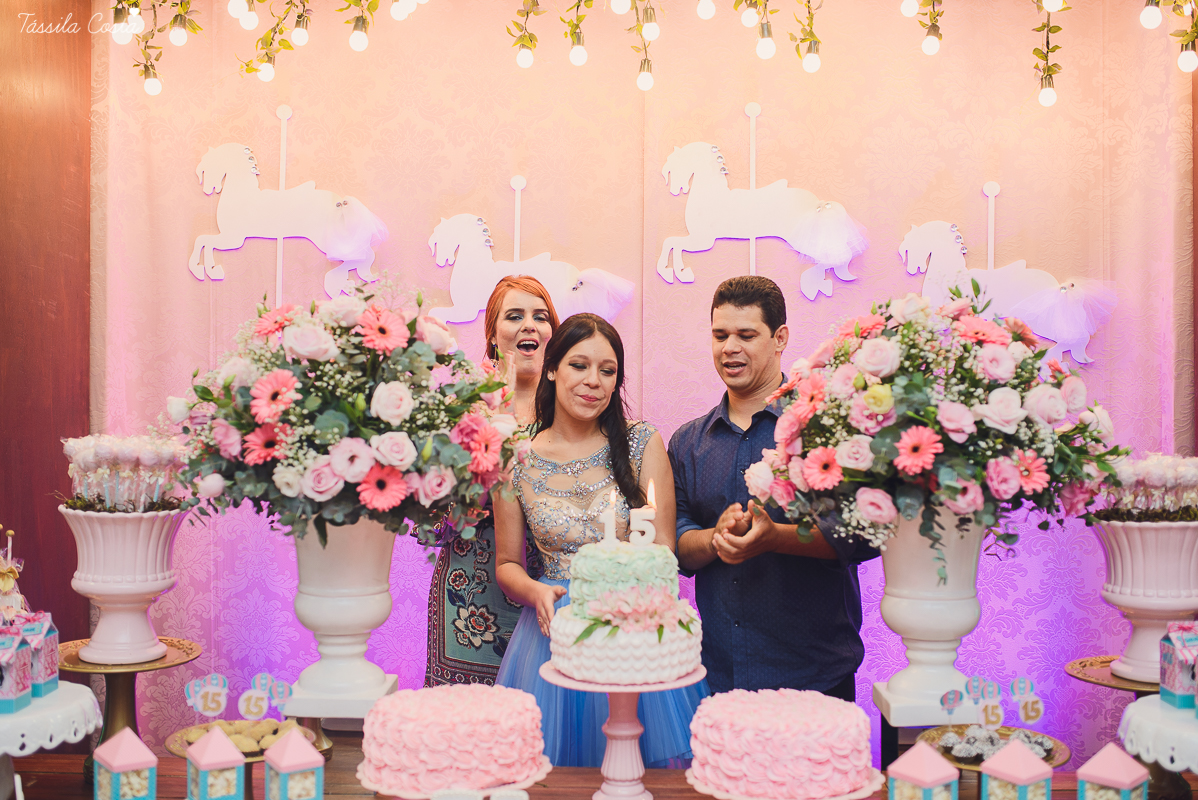 festa dos sonhos da Yasmin, aniversário de 15 anos, festa de princesa, tema carrossel, debutante Yasmin, festa em vitória es, no cerimonial o mais legal, decoração linda de 15 anos, festa maravilhosa, festa rosa e azul, 15 anos
