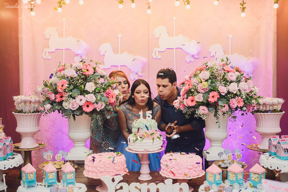 festa dos sonhos da Yasmin, aniversário de 15 anos, festa de princesa, tema carrossel, debutante Yasmin, festa em vitória es, no cerimonial o mais legal, decoração linda de 15 anos, festa maravilhosa, festa rosa e azul, 15 anos