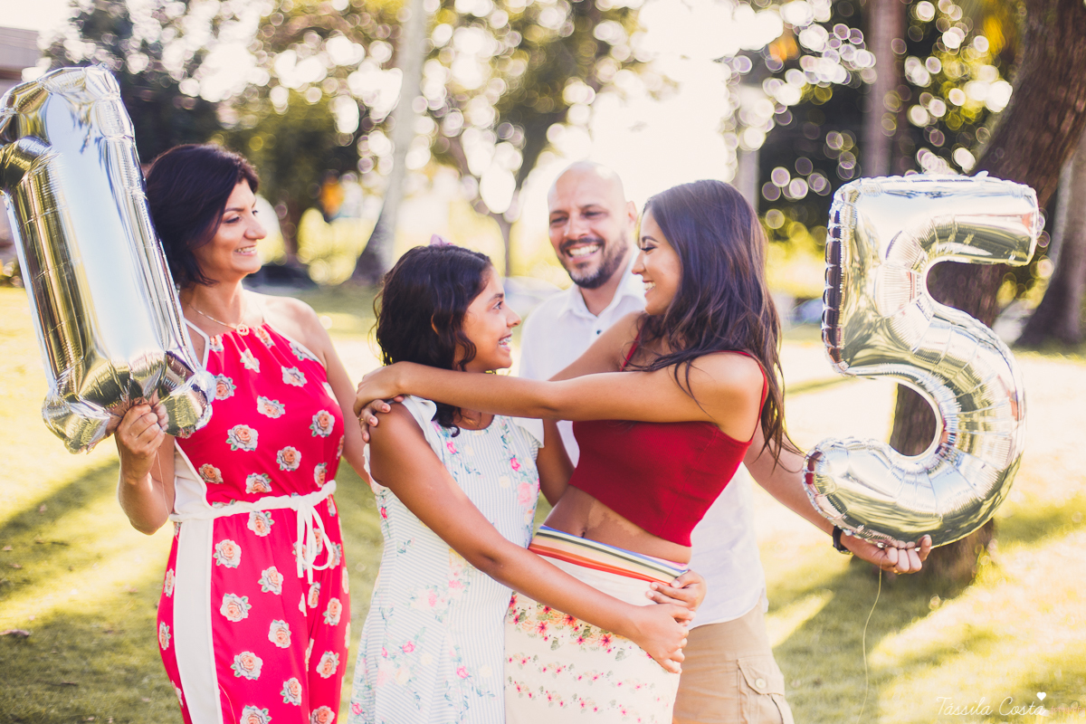 looks para ensaio de 15 anos, o que vestir para meu ensaio de 15 anos, fotos em 15 anos em Vitória ES, fotógrafa especializada em book de 15 anos, fotos no por do sol da Ilha do Frade, fotos em família, o que vestir nas minhas fotos em família, tássila 